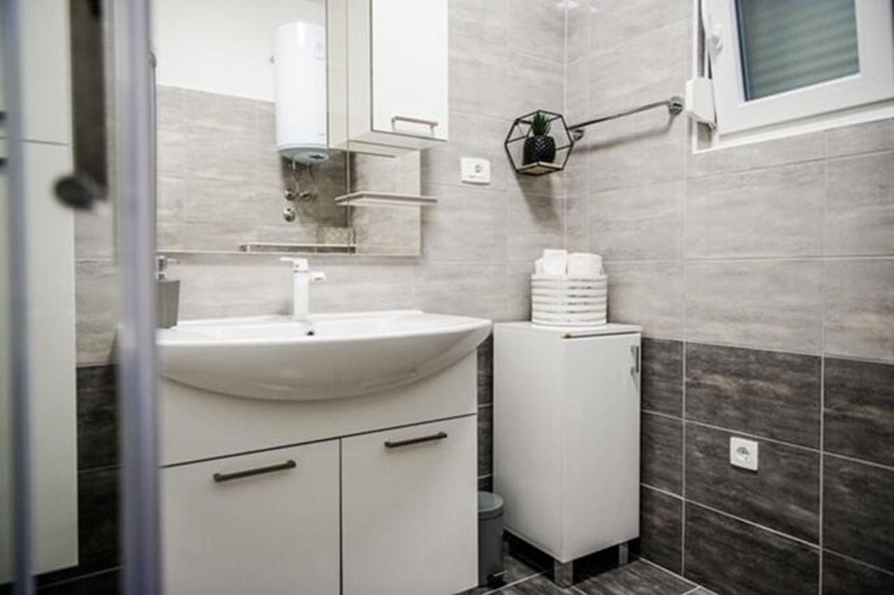 Apartments Zdeslav Rogoznica  Kültér fotó